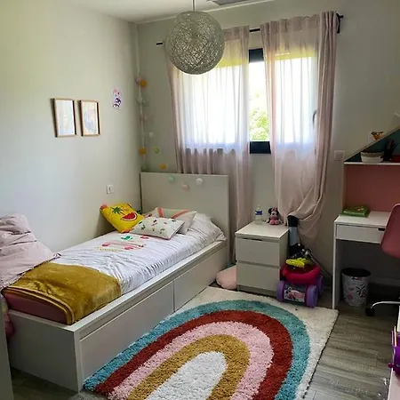 Spacieuse Avec Piscine à - 150 M² *