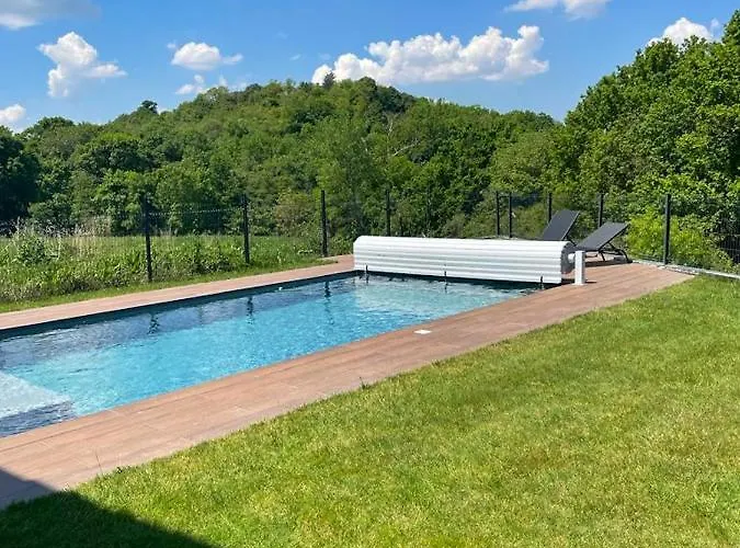 Spacieuse Avec Piscine A - 150 M² Villa *